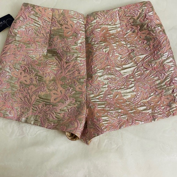 Pink and gold jacquard shorts - Picture 4 of 6